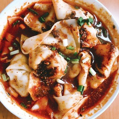 黒豚蝦肉紅油抄手