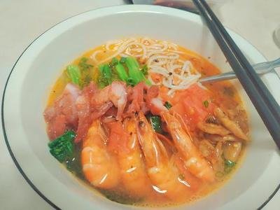 炸魚片，鮮蝦湯米線