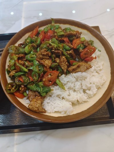 農家小炒肉蓋飯+蔬菜+滷蛋+飲料