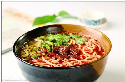 麻辣紅油牛筋麵