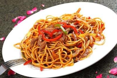 牛腩炒麵（河粉）