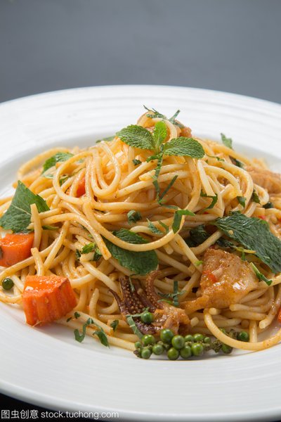 香草茄汁燴海鮮意粉配蒜蓉包