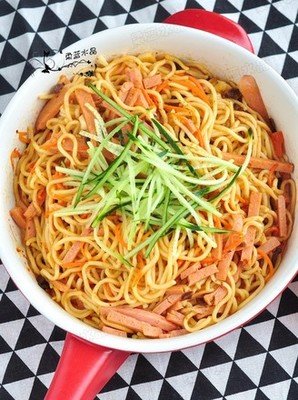 午餐肉超出前一丁