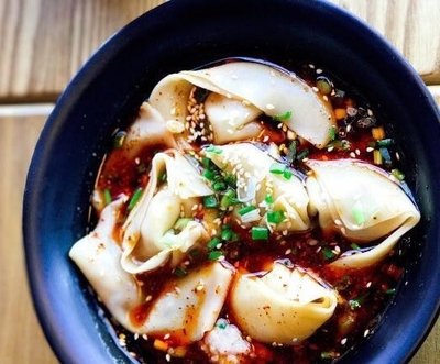 黒豚菜肉紅油抄手