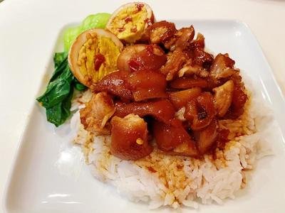 紅燒豬手蓋飯+蔬菜+滷蛋+飲料