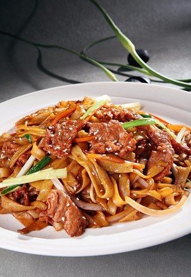 鐵板泰式鮮蝦辣牛腩炒河