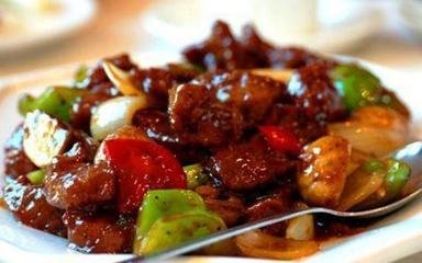 法式幹燒鮮蘑菇牛柳粒拌紅飯