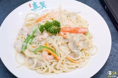 法式白汁什菌海鮮燴意粉配蒜蓉包